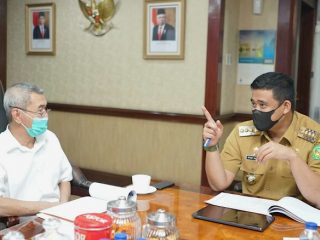 Pemko Medan duduk bersama dengan Balai Wilayah Sungai (BWS) Sumatera II bahas penangan banjir di sejumlah titik di Kota Medan di Ruang Khusus Walikota Medan, Senin(17/5/2021).