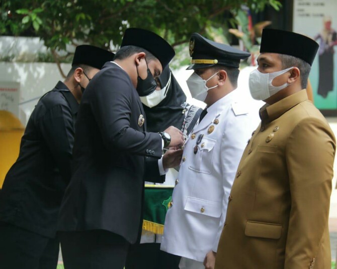 Walikota Medan, Muhammad Bobby Afif Nasution melantik 77 pejabat eselon III dan IV (lurah) di lingkungan Pemko Medan di Halaman Tengah Kantor Walikota Medan, Rabu (19/5/2021).