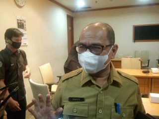 Kepala Dinas (Kadis) Komunikasi dan Informatika (Kominfo), Irman Oemar menolak untuk menindaklanjuti hasil RDP bersama Komisi A terkait pembatalan pendaftaran Komisioner Komisi Informasi Sumut yang sudah dibuka.