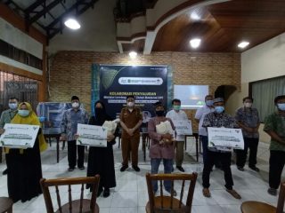 Lembaga Amil Zakat Nasional (Laznas) DPF bersama Ikatan Dokter Indonesia (IDI) dan Persatuan Dokter Umum Indonesia (PDUI) Sumatera Utara (Sumut) memberikan bantuan kepada Bilal mayit dan penggali kubur di Kota Medan.