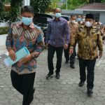 Bupati Langkat, Terbit Rencana PA (pakai peci) tiba di Gedung BPK Perwakilan Sumut di Jalan Imam Bonjol, Medan, Selasa (25/5/2021)