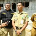 Camat Wampu Syamsul Adha (dua dari kanan). Namanya dicatut penipu bermodus kirim bantuan slip transfer palsu.