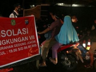 Camat Medan Johor, Zulfakhri Ahmadi menegaskan, hanya warga Lingkungan VII tidak terpapar Covid-19 yang boleh keluar masuk.
