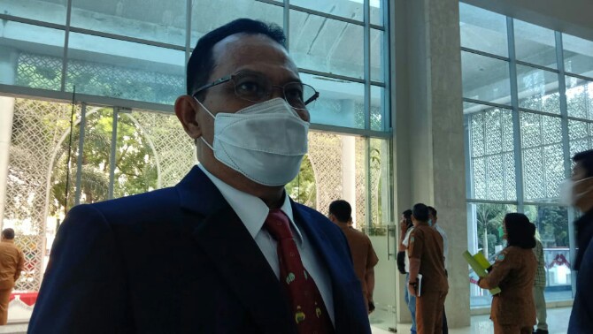 Gubernur Sumatera Utara (Sumut) Edy Rahmayadi menunjuk Afifi Lubis untuk menjadi Pelaksana tugas (Plt) Sekretaris Daerah Provinsi Sumatera Utara (Sekdaprovsu) menggantikan Sabrina yang pensiun pada 1 Juni 2021.