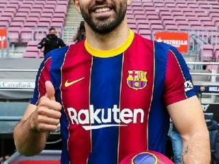 Barcelona FC resmi merekrut Sergio Aguero dari Manchester City. Hal ini dipastikan setelah klub catalan itu memperkenalkan si pemain kepada publik, Senin (31/5/2021).