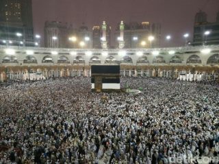 Pemerintah melalui Kementerian Agama (Kemenag) memutuskan untuk tak memberangkatkan jemaah haji 2021. Keputusan ini dimabil mengingat pandemi Covid-19 yang masih melanda Indonesia.