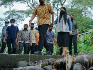 Kunjungi Hutan Kota Kanal, Bobby Lihat Tumpukan Sampah di Aliran Sungai Deli