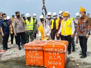 PT Inalum bersama Pelindo I dan Pemkab Batu Bara melakukan pengapalan perdana ekspor produk UMKM kabupaten tersebut di Dermaga C Pelabuhan Kuala Tanjung, kemarin.
