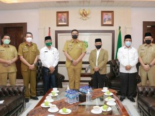 Rektor UINSU Prof Dr Syahrin Harahap, MA bertemu Walikota Medan Muhammad Bobby Afif Nasution di Kantor Walikota Medan, Selasa (8/6/2021).