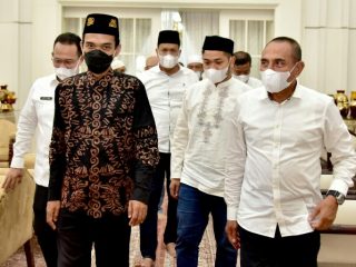 Ustaz Abdul Somad (UAS) bersilaturahmi dengan Gubernur Sumatera Utara (Sumut) Edy Rahmayadi di rumah dinas gubernur Jalan Jenderal Sudirman Medan, Rabu (9/6/2021).