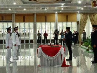 Gubernur Sumatera Utara (Sumut) Edy Rahmayadi atas nama Presiden RI melantik Ya'atulo Gulo dan Arota Lase sebagai Bupati dan Wakil Bupati Nias, di Aula Tengku Rizal Nurdin, rumah dinas gubernur, Jalan Jenderal Sudirman Medan, Kamis (10/6/2021).