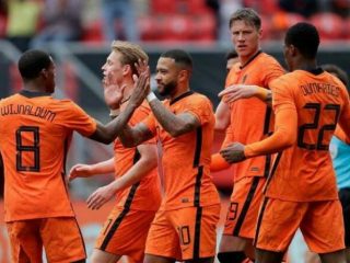 Setelah bermain imbang 0-0 di babak pertama, Belanda akhirnya menyudahi pertandingan dengan kemenangan 3-2 atas Ukraina di Stadion Amsterdam Arena, Senin (14/6/2021).