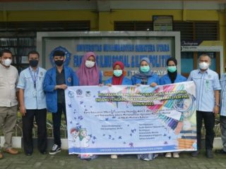 salah satu Tim PKM FISIP foto bersama dengan Dekanat dan Dosen Pendamping usai pembekalan.
