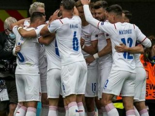 Republik Ceko menunjukkan kemampuannya untuk bersaing di kompetisi ini. Dilaga perdana, Vaclik dan kawan - kawan menumbangkan Skotlandia di depan publiknya sendiri 2-0.