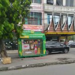 Reklame diduga menyalahi ketentuan berdiri di badan Jalan Gatot Subroto. Sedikitnya ada tiga unit reklame yang menampilkan website belanja online di jalan tersebut.