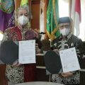 Rektor UIN Sumatera Utara, Prof Dr Syahrin Harahap MA dan Duta Besar Afghanistan untuk Indonesia Faizullah Zaki Ibrahim menandatangani kerjasama (MoU) bidang pendidikan, Selasa (15/6/2021).