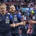 Pemain-pemain Finlandia ketika merayakan gol saat melawan Denmark dipertandingan pertama