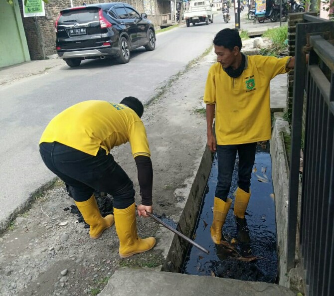 Pendangkalan dan penyempitan sungai serta buruknya sistem drainase menjadi pemicu terjadinya banjir di Kota Medan.