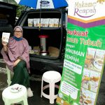 Rahma Yulia, 45, merupakan satu dari sekian warga Kota Medan yang memanfaatkan situasi pandemik menjadi peluang bisnis