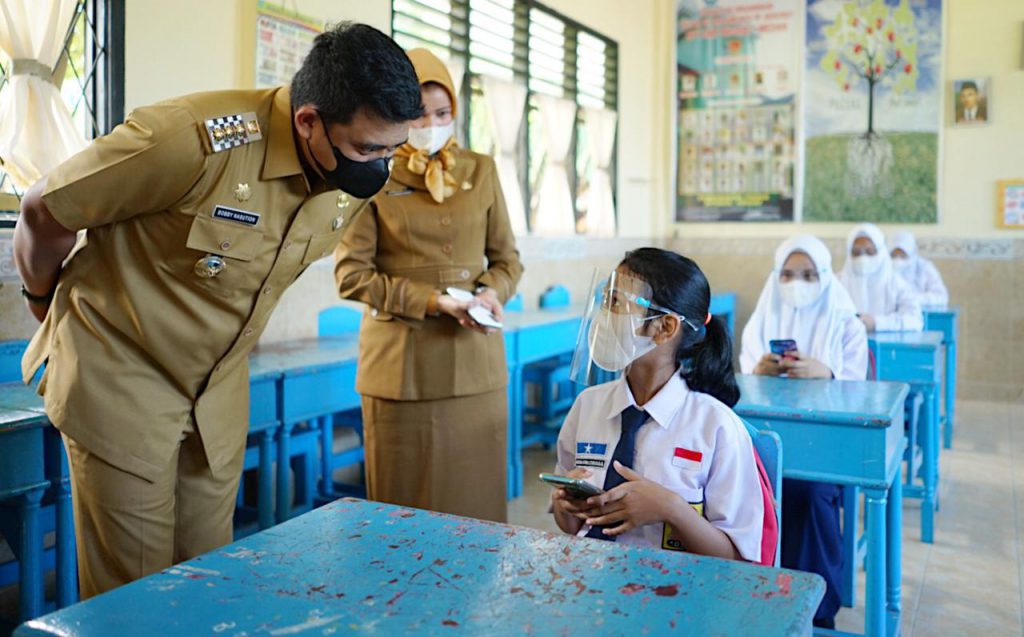 Walikota Medan, Bobby Nasution memastikan pembelajaran tatap muka siap digelar di sekolah di Kota Medan Juli 2021 mendatang.
