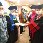 Sebanyak 77 Aalumni Fakultas Ilmu Sosial (FIS) Universitas Islam Negeri Sumatera Utara menjalani proses yudisium pada Senin (21/06/2021) di Aula FIS UIN Sumut Kampus IV, Durin Jangak, Pancur Batu, Deliserdang.