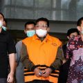 Komisi Pemberantasan Korupsi (KPK) menyerahkan tersangka dan barang bukti kasus Walikota Tanjung Balai M Syahrial (MS) kepada Jaksa Penuntut Umum (JPU) KPK.