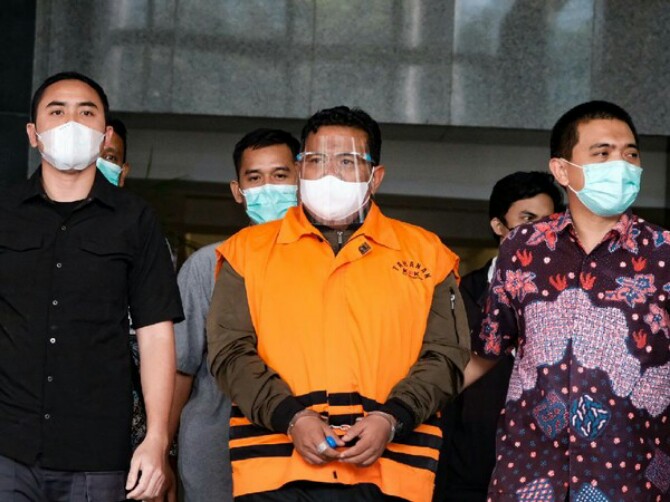 Komisi Pemberantasan Korupsi (KPK) menyerahkan tersangka dan barang bukti kasus Walikota Tanjung Balai M Syahrial (MS) kepada Jaksa Penuntut Umum (JPU) KPK.