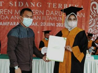 Dalam mendukung proses pembelajaran tatap muka (PTM), Pesantren Modern Darul Ihsan (PDMI) bekerjasama dengan Laznas DPF untuk melakukan GeNose kepada para santri.