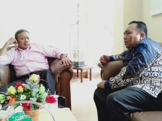 Wakil Rektor III UIN Sumut Dr.Nisful Khair, MA (kiri) saat menerima audiensi Ketua Prodi Ikom, Dr. Muhammad Alfikri, M.Si, di kampus Jalan Williem Iskandar Medan Estate