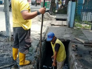 Walikota Medan, Muhammad Bobby Afif Nasution mewarning pengerjaan normalisasi drainase yang tengah dilakukan, baik Dinas Pekerjaan Umum Kota Medan maupun pihak kecamatan.