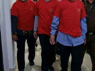 Kejaksaan Negeri Medan secara resmi menahan tiga tersangka korupsi pembangunan gedung kuliah Universitas Islam Negeri Sumatera Utara (UINSU), Senin (28/6/2021).