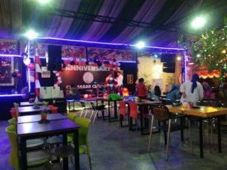 Pemilik Sagar Cafe yang terletak di Jalan HM Jhoni terpaksa di BAP oleh petugas Satgas Covid-19 Kota Medan.