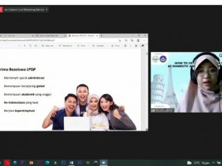 Ikatan Alumni Pendidikan Luar Sekolah/Pendidikan Masyarakat (IKAPLUSDIKMAS) Universitas Negeri Medan (Unimed) menggelar Webinar Beasiswa dengan tema "How to Get a scholarship to Study at Domestic and International Universities melalui virtual zoom meeting dan streaming youtube pada Kamis, (1/7/2021).