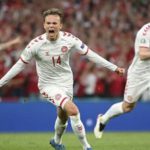 Timnas Denmark semakin menunjukkan konsisten dalam bermain di Euro 2020. Tim Dinamit - julukan Denmark melangkah ke semifinal usai mengalahkan Ceko 2-1 di Stadion Olimpiade Baku, Sabtu (3/7/2021).
