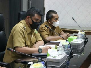 Walikota Medan, Bobby Nasution meminta personel Dinas Pekerjaan Umum Kota Medan harus terukur dan target jelas dalam mengatasi genangan air.