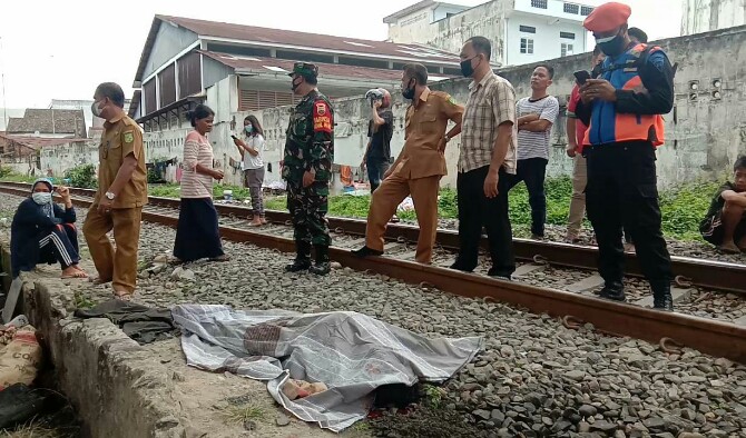 Jasad Zufrizal (37) ditemukan tewas di perlintasan kereta api Medan- Siantar Jalan Kalianda, Kecamatan Medan Area tepatnya didepan Thamrin Plaza, Selasa (6/7/2021).