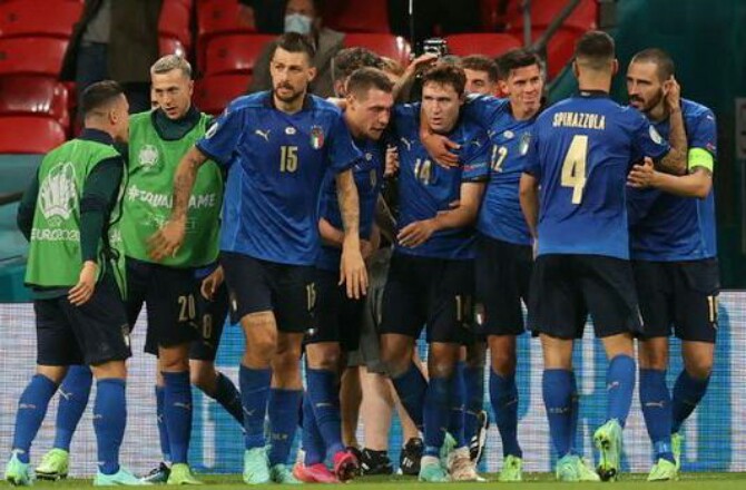 Timnas Italia akhirnya menuntaskan dendam Euro 2012 terhadap Spanyol. Tim besutan Roberto Mancini menang lewat drama adu pinalti 5-3 pertandingan semifinal pertama Euro 2020 di Stadion Wembley, Rabu dini hari (7/7/2021)
