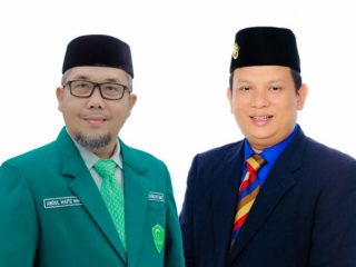 Ketua PD Al Washliyah Kota Medan Abdul Hafiz Harahap dan Bendahara PD Al Washliyah Kota Medan Fachroel Rozi