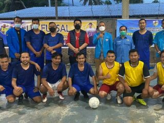 Pengurus DPD KNPI Samosir menghelat Fun Futsal DPD KNPI Sumut bersama Bupati Samosir Vandiko Timotius Gultom di Lapangan Futsal Panguruan, Samosir, Jumat (9/7/2021).