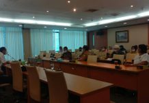 Puluhan guru yang kecewa dengan pembatalan pembukaan formasi 10.991 guru honorer berstatus Pegawai Pemerintah dengan Perjanjian Kerja (PPPK) oleh Pemprov Sumatera Utara (Sumut) mengadukan nasib mereka ke Komisi E DPRD Sumatera Utara (Sumut), Selasa (13/7/2021).