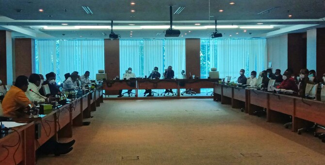 Komisi A, C dan E DPRD Sumatera Utara (Sumut) menggelar rapat dengar pendapat (RDP) bersama Dinas Pendidikan, Badan Kepegawaian Daerah (BKD), dan Badan Pengelolaan Keuangan dan Aset Daerah (BPKAD) terkait pembatalan pembukaan formasi 10.991 guru honorer berstatus Pegawai Pemerintah dengan Perjanjian Kerja (PPPK) di Sumut, Kamis (15/7/2021).