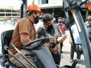 Walikota Medan, Bobby Nasution bersama Kapolrestabes MS, Kombes Pol Riko dan Dandim 0201/BS Letkol Inf Agus Setiandar memantau mobilitas warga sejak diberlakukannya PPKM darurat menggunakan helikopter milik Poldasu, Kamis (15/7/2021).
