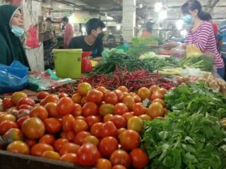 Menjelang Hari Raya Idul Adha harga cabai merah di Pasar Petisah Medan berangsur naik menjadi Rp45 ribu per kilogram