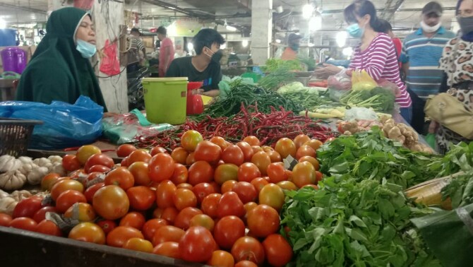 Menjelang Hari Raya Idul Adha harga cabai merah di Pasar Petisah Medan berangsur naik menjadi Rp45 ribu per kilogram