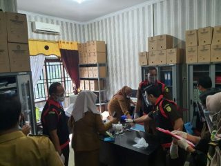 Tim Jaksa Penyidik Pidsu Kejaksaan Negeri (Kejari) Deliserdang melakukan penggeledahan terhadap kantor Dinas Kependudukan dan Pencatatan Sipil (Dukcapil) dan rumah Kepala Dinas Dukcapil Kabupaten Deli Serdang, Senin (19/7/2021) sekitar pukul 11.00 WIB.