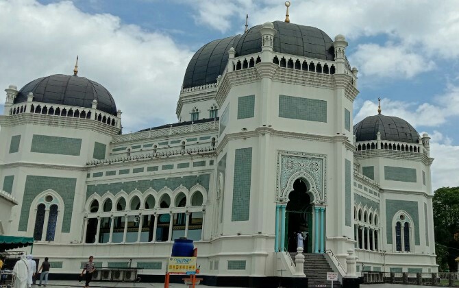 Masjid Raya Al Mashun yang terletak di Jalan Sisingamangaraja Medan tetap menggelar Salat Idul Adha secara berjamaah