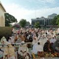 Ribuan jemaah mengikuti Salat Idul Adha 1442 H di Masjid Raya Al Mashun Medan, Selasa (20/7/2021). Para jemaah mengikuti salat dengan mengikuti protokol kesehatan ditengah pandemi Covid-19.
