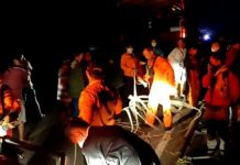 Personil Rescuer Pos Pencarian dan Pertolongan Parapat (Danau Toba) berhasil mengevakuasi Renol Siahaan (24) usai mengalami kecelakaan tunggal hingga terjatuh ke jurang tepatnya di dekat Jembatan Sera- Sera Kecamatan Girsang, Kamis (23/7/2021).