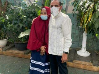 Mimpi Julaiha bertemu Gubernur Sumatera Utara, Edy Rahmayadi, akhirnya kesampaian. Wanita berusia 19 tahun yang mengalami penyakit syaraf itu, diterima hangat Gubsu Edy dan keluarga di kediaman pribadinya, di Jalan Karya Bakti Kecamatan Medan Johor, Sabtu (24/7/2021) sekitar pukul 10.00 WIB.