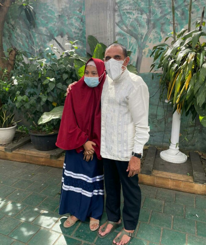 Mimpi Julaiha bertemu Gubernur Sumatera Utara, Edy Rahmayadi, akhirnya kesampaian. Wanita berusia 19 tahun yang mengalami penyakit syaraf itu, diterima hangat Gubsu Edy dan keluarga di kediaman pribadinya, di Jalan Karya Bakti Kecamatan Medan Johor, Sabtu (24/7/2021) sekitar pukul 10.00 WIB.